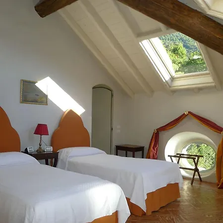 Sleeps 14 Pool Air Con Wifi Blevio